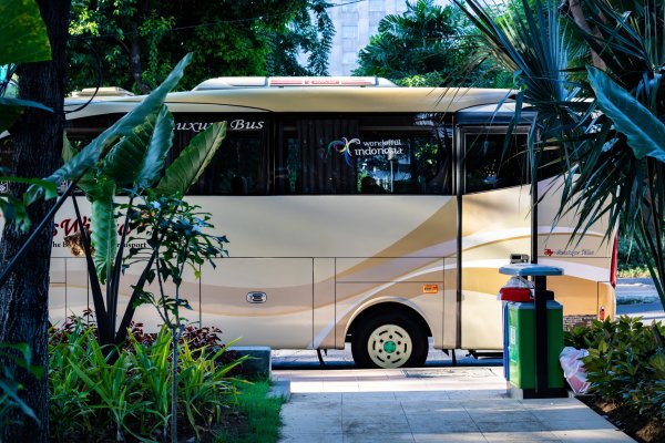 Return airport / hotel transfers