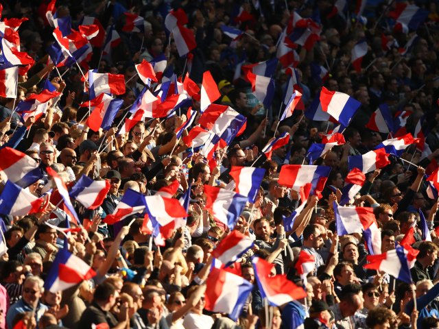 France rugby fans and flags